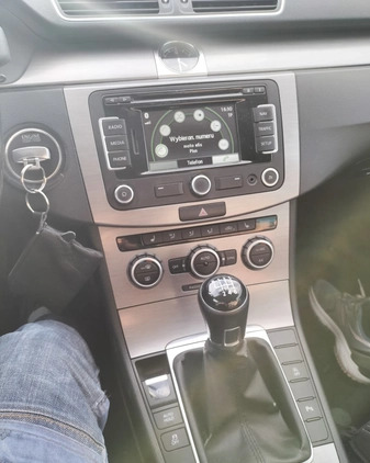 Volkswagen Passat cena 37800 przebieg: 209000, rok produkcji 2012 z Toruń małe 137